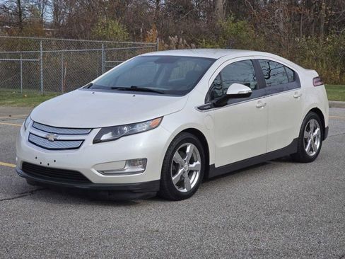 Used 2014 Chevrolet Volt Premium w/ Premium Trim Package image 2