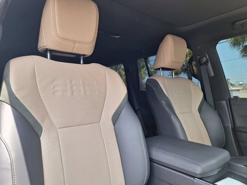Used 2024 Lexus GX 550 AWD/4WD image 31