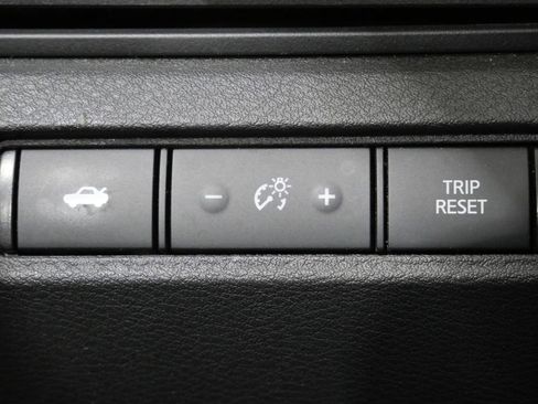 Used 2024 Nissan Altima 2.5 SR FWD image 13