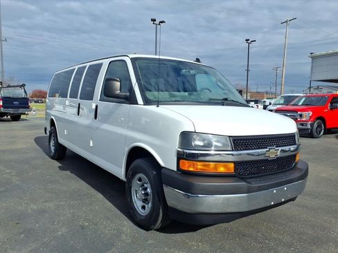 Used 2017 Chevrolet Express 3500 LT w/ LT Preferred Equipment Group image 3