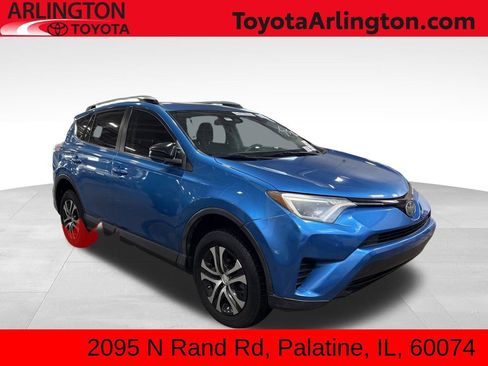 Used 2018 Toyota RAV4 LE image 1