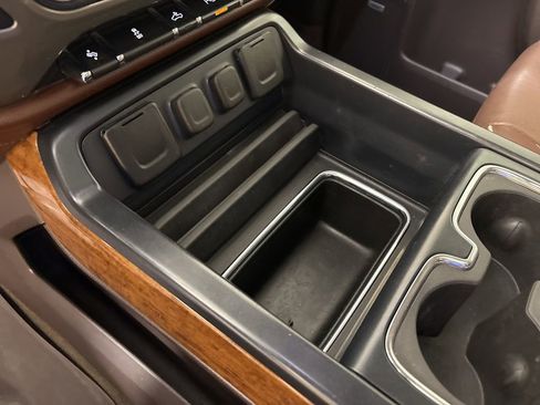 Used 2017 Chevrolet Silverado 1500 High Country image 39