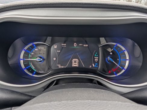 Used 2024 Chrysler Pacifica Select image 25