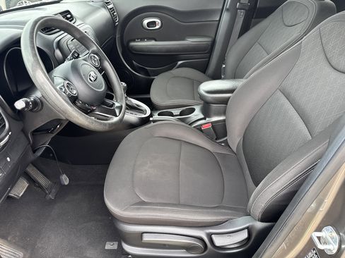 Used 2019 Kia Soul FWD image 5