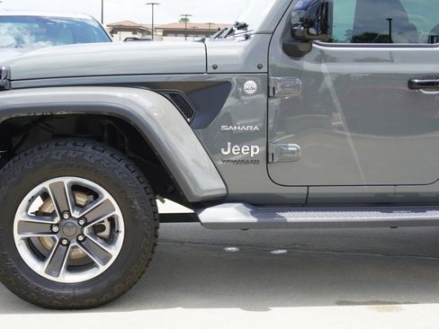 Used 2019 Jeep Wrangler Unlimited Sahara AWD/4WD image 10