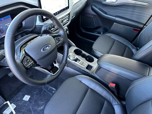 New 2025 Ford Escape SE image 9