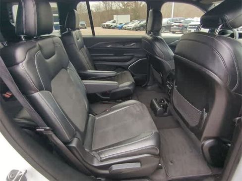 Used 2021 Jeep Grand Cherokee L Laredo image 27