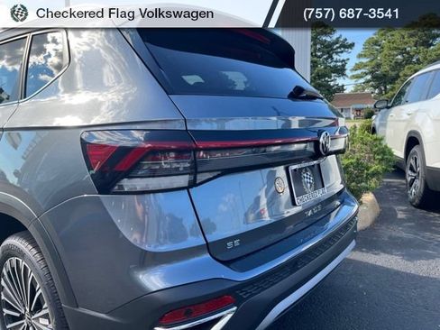 Used 2025 Volkswagen Taos SE FWD image 9