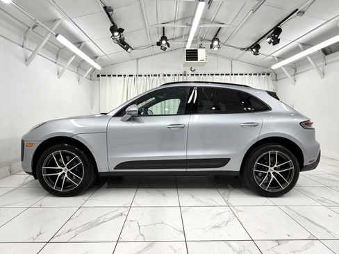 Certified 2025 Porsche Macan image 2