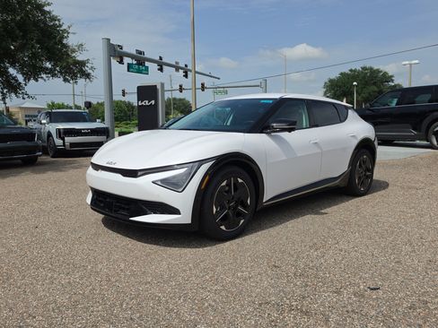 New 2026 Kia EV6 Wind RWD image 4