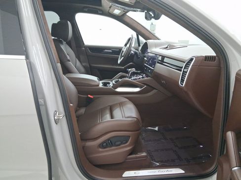 Certified 2022 Porsche Cayenne Turbo image 39