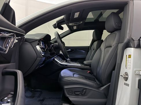 Used 2019 Audi Q8 Premium image 18