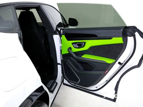 Used 2022 Lamborghini Urus image 24