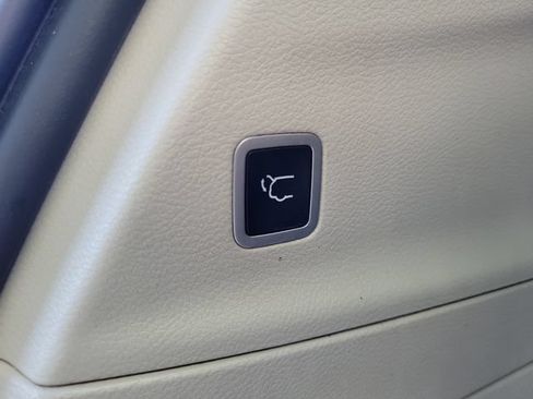 Used 2023 Chrysler Pacifica Limited FWD image 10