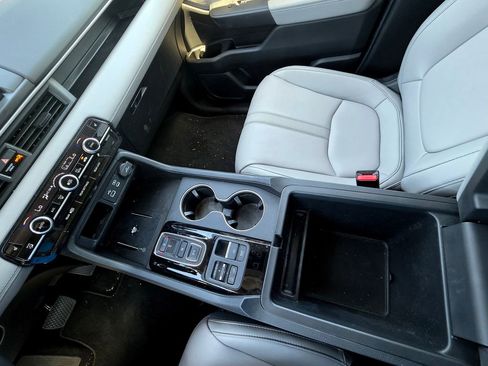 Used 2025 Honda Pilot Touring image 32