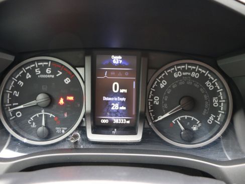 Used 2022 Toyota Tacoma TRD Off-Road AWD/4WD image 29