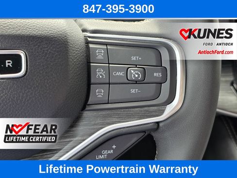 Used 2024 Jeep Wagoneer Series II w/ Flexible Seating Group AWD/4WD image 29