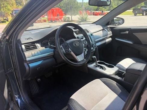 Used 2012 Toyota Camry SE w/ Leather Pkg FWD image 8