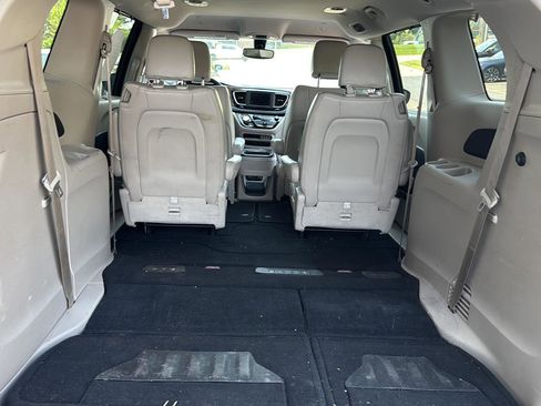 Used 2021 Chrysler Voyager Lxi FWD image 19