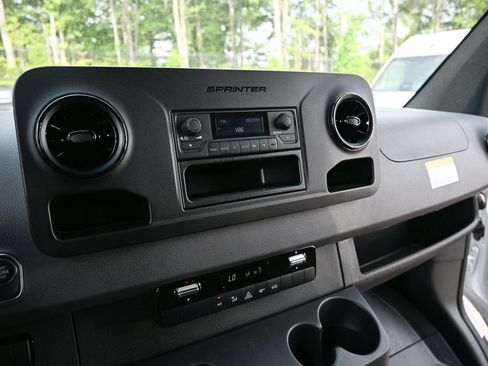 Used 2025 Mercedes-Benz Sprinter 2500 image 14