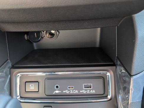 Used 2025 Subaru Ascent Limited image 39