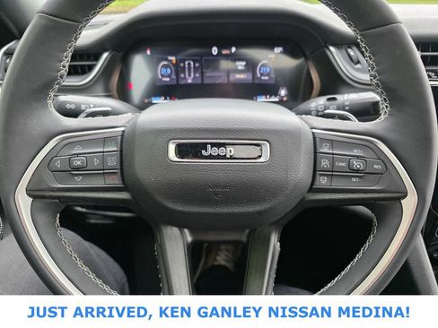 Used 2024 Jeep Grand Cherokee Altitude AWD/4WD image 12
