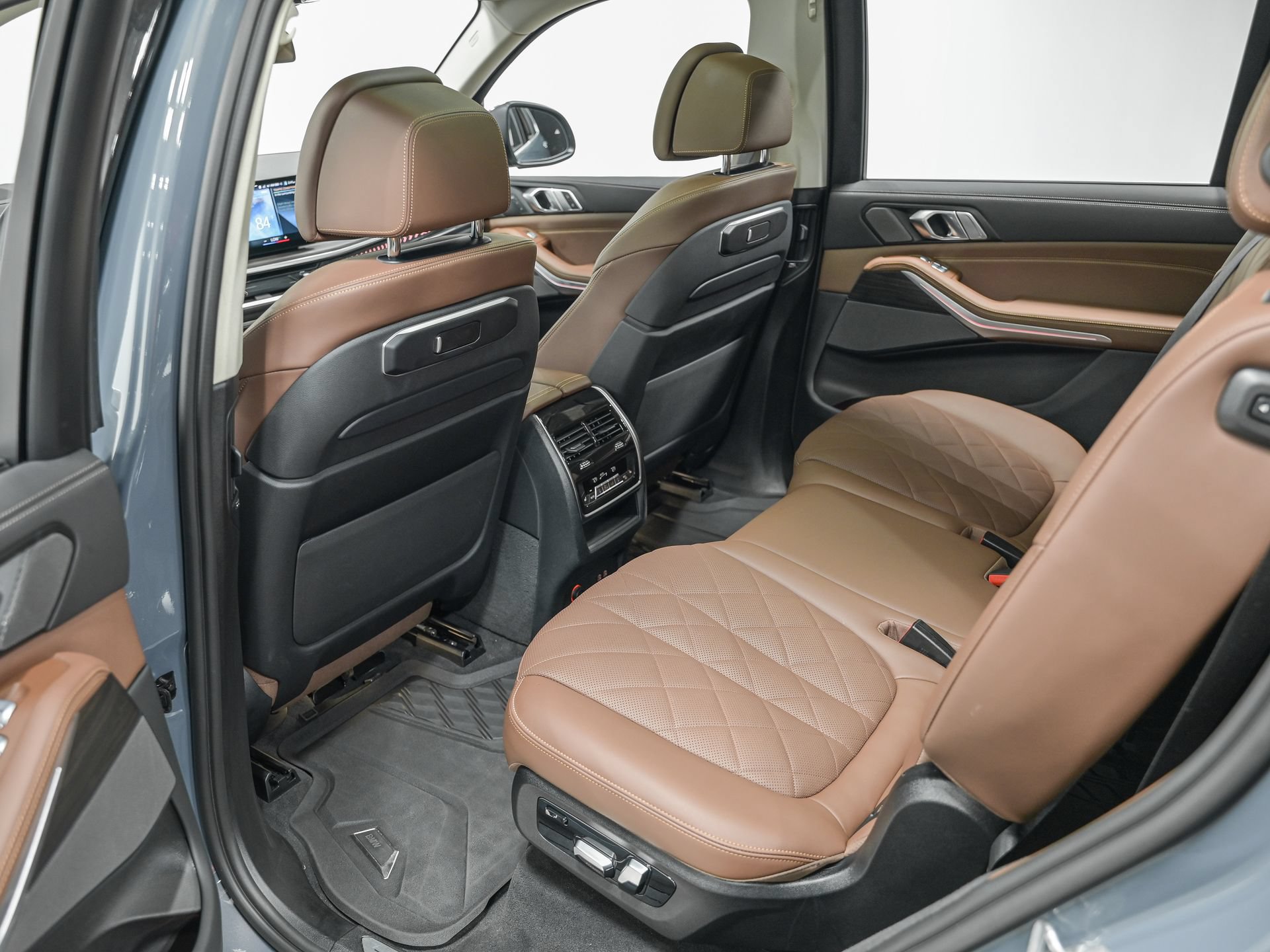 Used 2023 BMW X7 xDrive40i w/ Premium Package AWD/4WD image 27