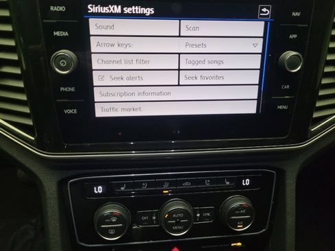 Used 2020 Volkswagen Atlas Cross Sport SEL Premium image 25