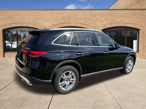 Used 2023 Mercedes-Benz GLC 300 4MATIC image 3