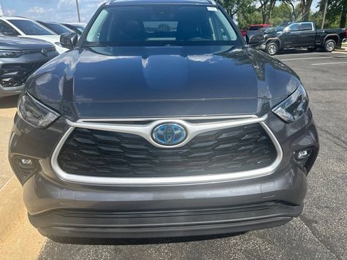 Used 2023 Toyota Highlander XLE AWD/4WD image 9