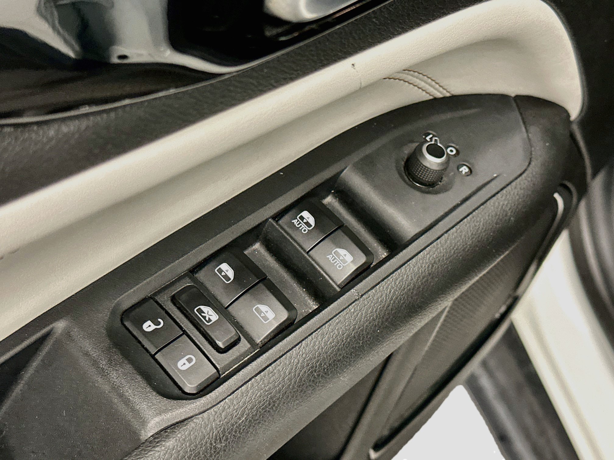 Used 2025 Jeep Compass Limited AWD/4WD image 15