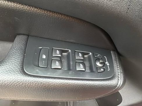 Used 2022 Volvo XC60 B5 Momentum image 18