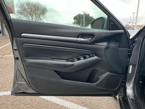 Used 2021 Nissan Altima 2.5 SV w/ SV Premium Package image 39