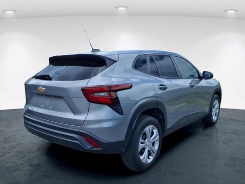 Used 2024 Chevrolet Trax LS FWD image 10