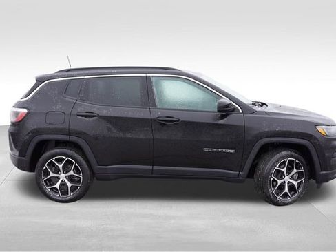 Certified 2024 Jeep Compass Limited image 3