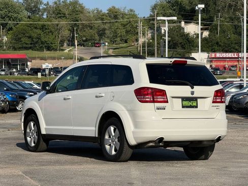 Used 2010 Dodge Journey SXT w/ Flexible Seating Group FWD image 2
