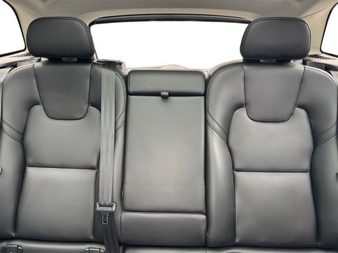 Certified 2025 Volvo XC60 B5 Core image 22