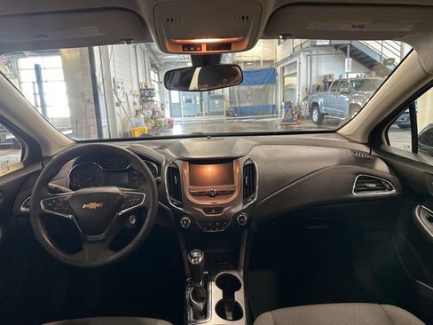 Used 2016 Chevrolet Cruze LT image 11