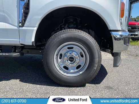 New 2023 Ford F250 XL w/ FX4 Off-Road Package image 7
