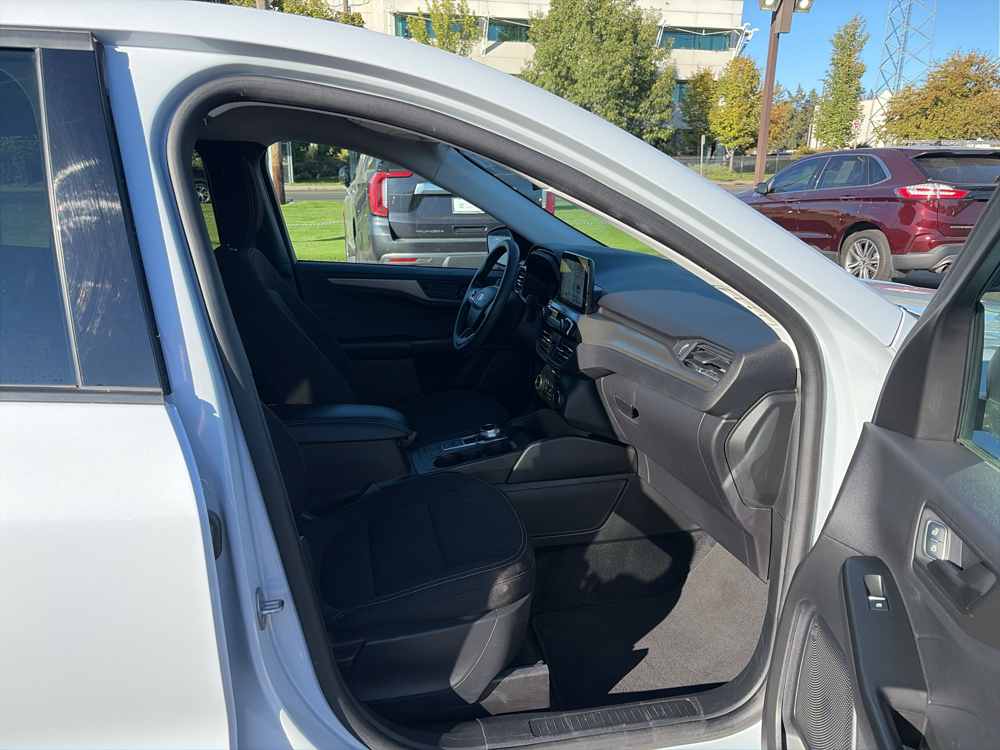 Used 2025 Ford Escape Active AWD/4WD image 18