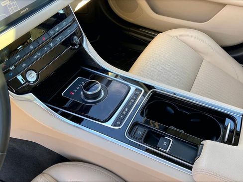 Used 2018 Jaguar XF Prestige AWD/4WD image 17