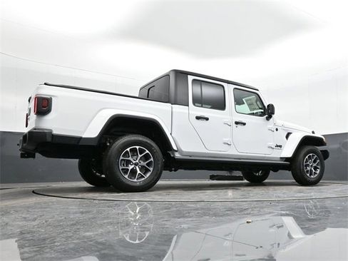 Used 2024 Jeep Gladiator Sport image 37