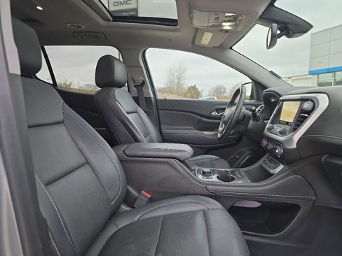Used 2023 GMC Acadia SLT w/ Elevation Edition image 15
