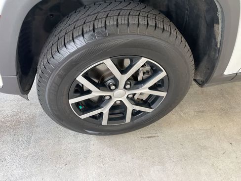 Used 2023 Jeep Grand Cherokee L Limited w/ Luxury Tech Group II image 10