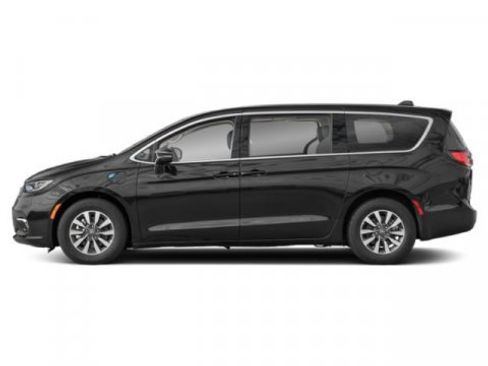 Used 2024 Chrysler Pacifica Select image 3