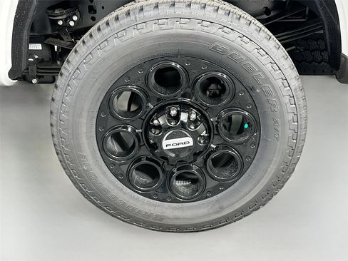 New 2026 Ford F250 Lariat w/ Black Appearance Package image 32