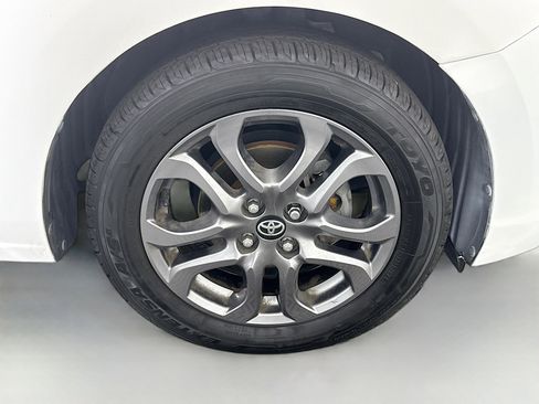 Used 2019 Toyota Yaris LE image 32