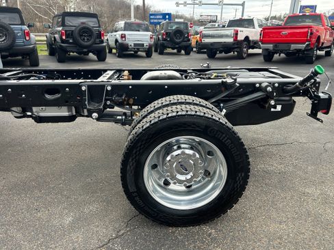 New 2026 Ford F550 4x4 Crew Cab image 18