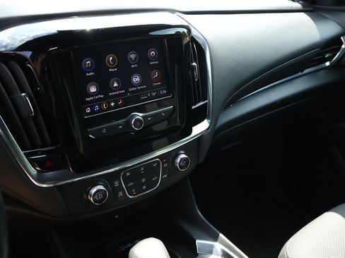 Used 2023 Chevrolet Traverse LT FWD image 17