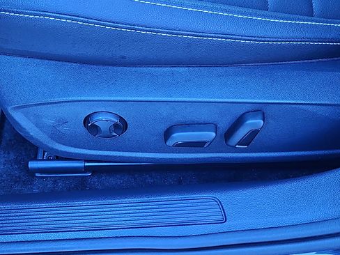 Certified 2023 Volkswagen Jetta SE w/ Panoramic Sunroof Package image 14